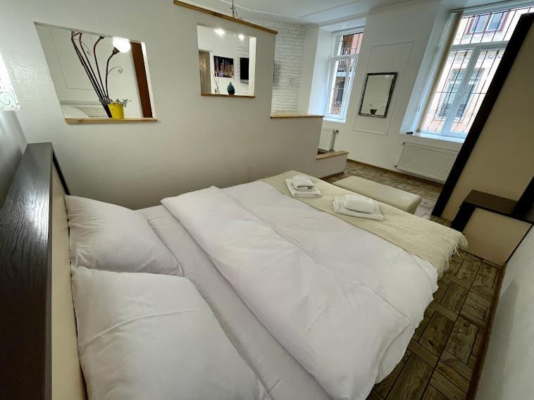 White Rooms On City Center Львов Экстерьер фото