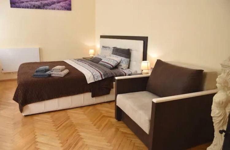 White Rooms On City Center Львов Экстерьер фото