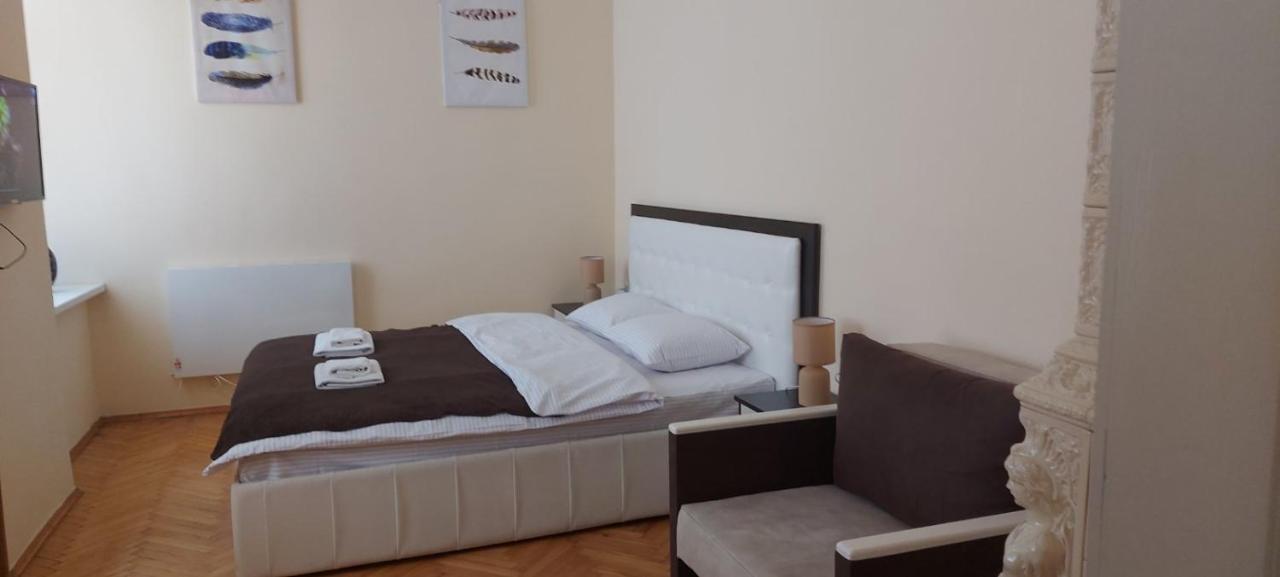 White Rooms On City Center Львов Экстерьер фото